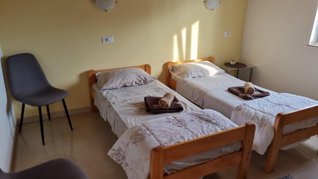 Sobe Anja Guest House บระทอนิกลา ภายนอก รูปภาพ